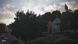 Náměstí, Hrad a Trůba