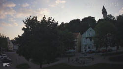 Náměstí, Hrad a Trůba