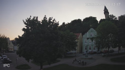 Náměstí, Hrad a Trůba