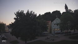 Náměstí, Hrad a Trůba