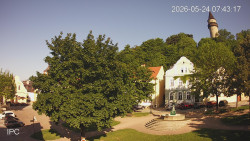 Náměstí, Hrad a Trůba