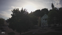 Náměstí, Hrad a Trůba
