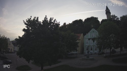 Náměstí, Hrad a Trůba