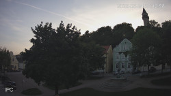Náměstí, Hrad a Trůba