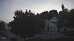 Náměstí, Hrad a Trůba