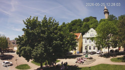 Náměstí, Hrad a Trůba