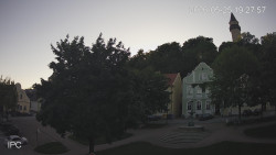 Náměstí, Hrad a Trůba