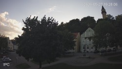 Náměstí, Hrad a Trůba