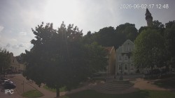 Náměstí, Hrad a Trůba
