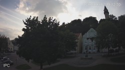 Náměstí, Hrad a Trůba