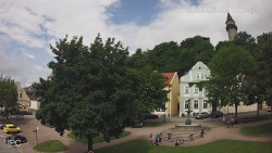 Náměstí, Hrad a Trůba