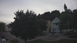 Náměstí, Hrad a Trůba