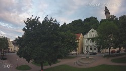 Náměstí, Hrad a Trůba