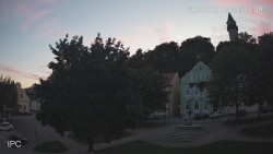 Náměstí, Hrad a Trůba