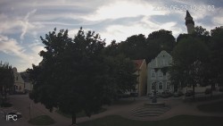 Náměstí, Hrad a Trůba