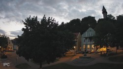 Náměstí, Hrad a Trůba