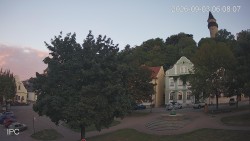 Náměstí, Hrad a Trůba