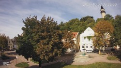 Náměstí, Hrad a Trůba
