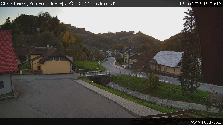 Obec Rusava - Kamera u Jubilejní ZŠ T. G. Masaryka a MŠ - 13.10.2025 v 18:00 Obec Rusava - Kamera u Jubilejní ZŠ T. G. Masaryka a MŠ - 13.10.2025 v 18:00