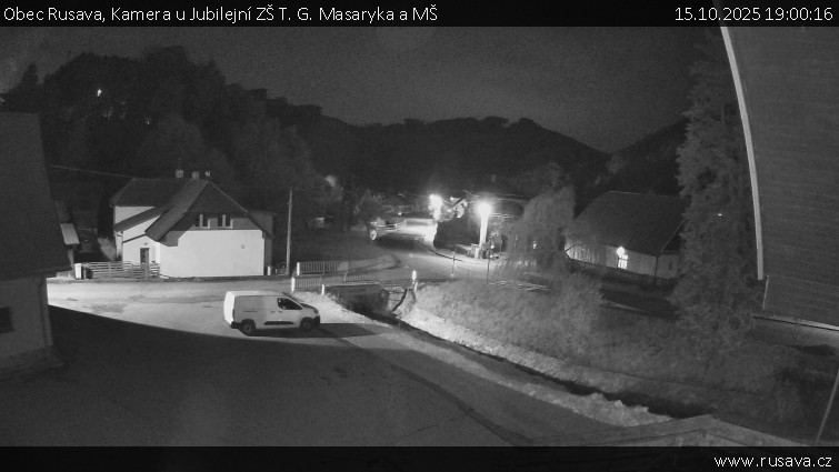 Obec Rusava - Kamera u Jubilejní ZŠ T. G. Masaryka a MŠ - 15.10.2025 v 19:00 Obec Rusava - Kamera u Jubilejní ZŠ T. G. Masaryka a MŠ - 15.10.2025 v 19:00