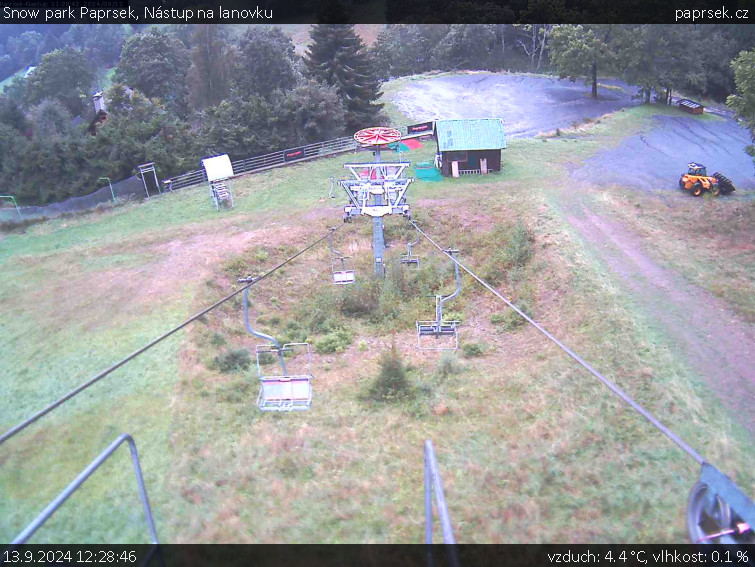 Snow park Paprsek - Nástup na lanovku - 13.9.2024 v 12:28 Snow park Paprsek - Nástup na lanovku - 13.9.2024 v 12:28