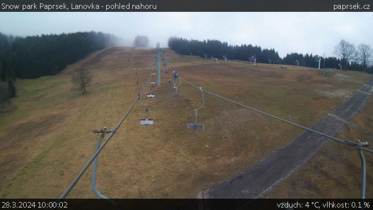 Snow park Paprsek - Lanovka - pohled nahoru - 28.3.2024 v 10:00