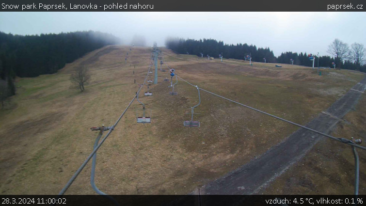 Snow park Paprsek - Lanovka - pohled nahoru - 28.3.2024 v 11:00