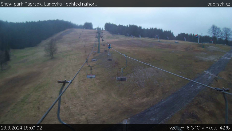 Snow park Paprsek - Lanovka - pohled nahoru - 28.3.2024 v 18:00