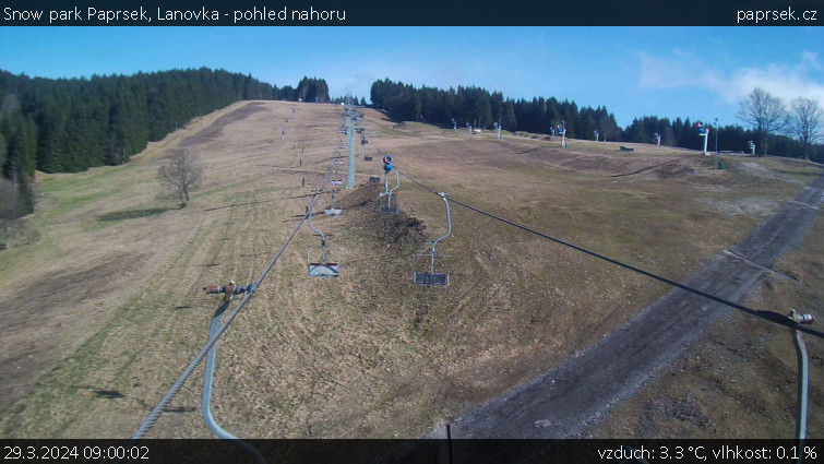 Snow park Paprsek - Lanovka - pohled nahoru - 29.3.2024 v 09:00