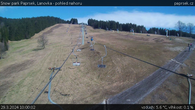 Snow park Paprsek - Lanovka - pohled nahoru - 29.3.2024 v 10:00