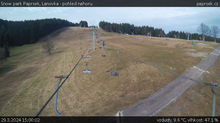 Snow park Paprsek - Lanovka - pohled nahoru - 29.3.2024 v 15:00
