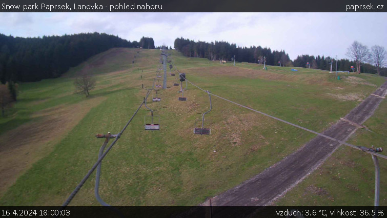 Snow park Paprsek - Lanovka - pohled nahoru - 16.4.2024 v 18:00