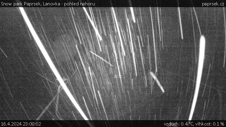 Snow park Paprsek - Lanovka - pohled nahoru - 16.4.2024 v 23:00