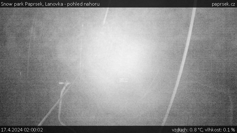 Snow park Paprsek - Lanovka - pohled nahoru - 17.4.2024 v 02:00