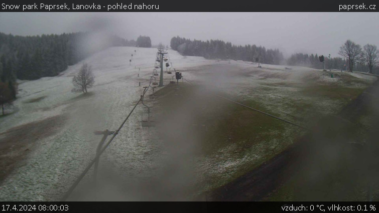 Snow park Paprsek - Lanovka - pohled nahoru - 17.4.2024 v 08:00