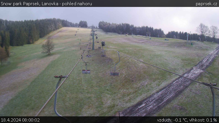 Snow park Paprsek - Lanovka - pohled nahoru - 18.4.2024 v 08:00