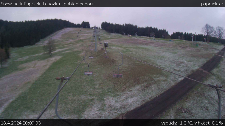 Snow park Paprsek - Lanovka - pohled nahoru - 18.4.2024 v 20:00
