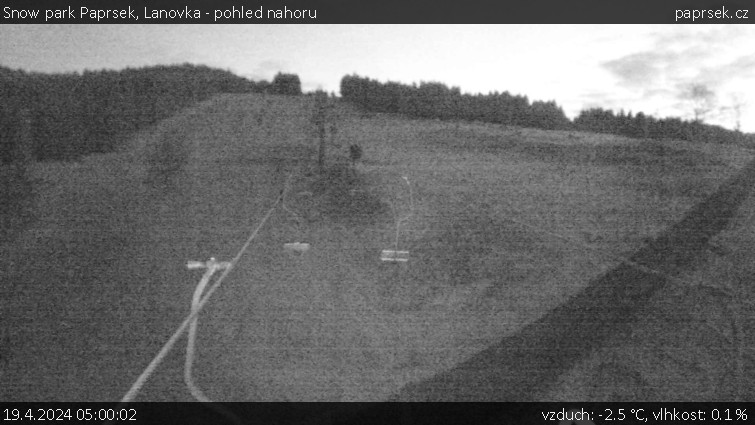 Snow park Paprsek - Lanovka - pohled nahoru - 19.4.2024 v 05:00