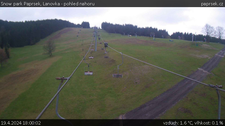 Snow park Paprsek - Lanovka - pohled nahoru - 19.4.2024 v 18:00