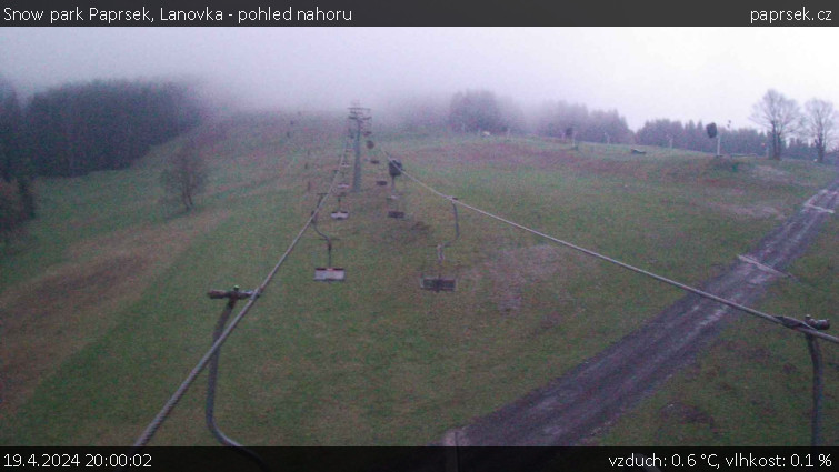 Snow park Paprsek - Lanovka - pohled nahoru - 19.4.2024 v 20:00