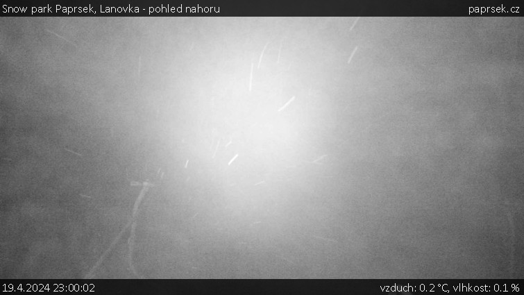 Snow park Paprsek - Lanovka - pohled nahoru - 19.4.2024 v 23:00