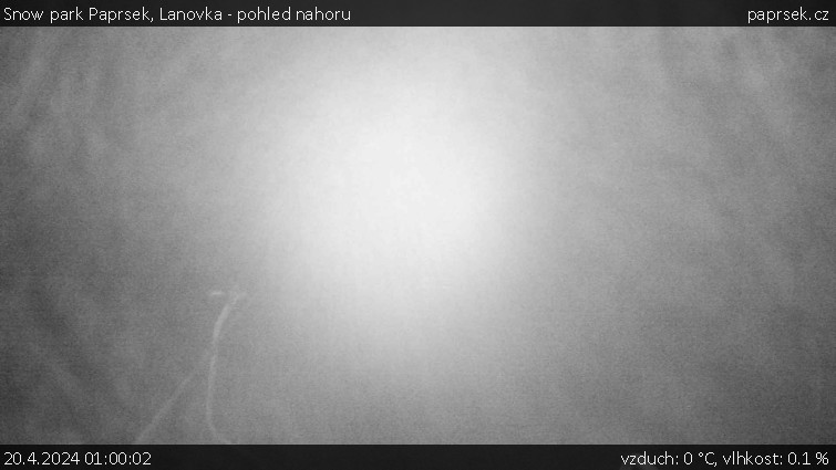 Snow park Paprsek - Lanovka - pohled nahoru - 20.4.2024 v 01:00