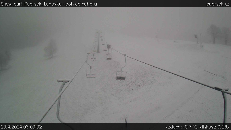 Snow park Paprsek - Lanovka - pohled nahoru - 20.4.2024 v 06:00