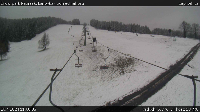Snow park Paprsek - Lanovka - pohled nahoru - 20.4.2024 v 11:00
