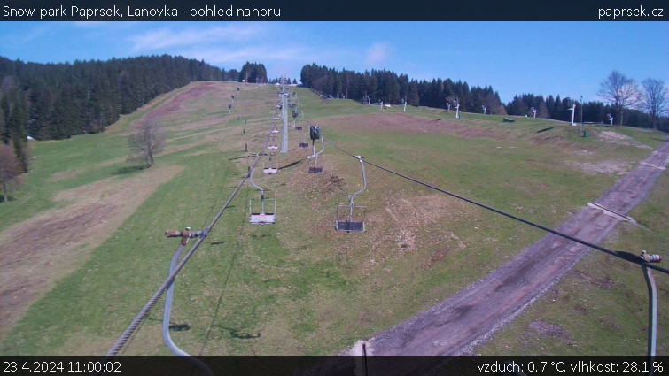 Snow park Paprsek - Lanovka - pohled nahoru - 23.4.2024 v 11:00