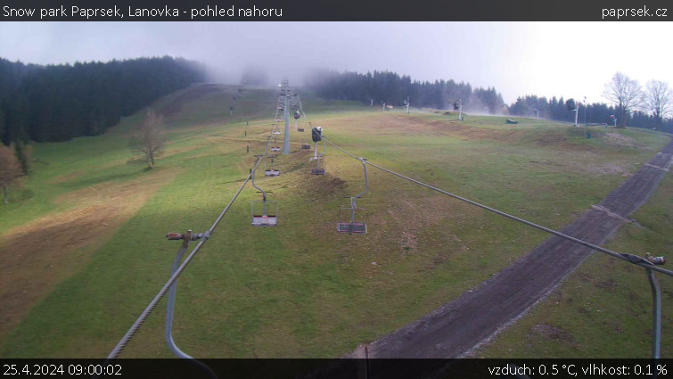 Snow park Paprsek - Lanovka - pohled nahoru - 25.4.2024 v 09:00