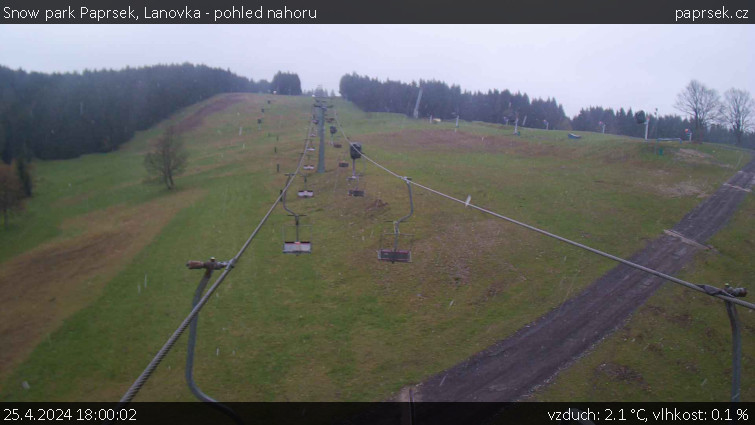 Snow park Paprsek - Lanovka - pohled nahoru - 25.4.2024 v 18:00