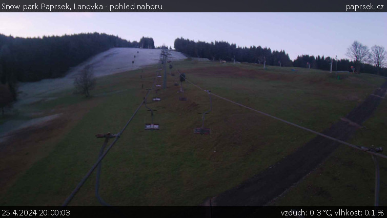 Snow park Paprsek - Lanovka - pohled nahoru - 25.4.2024 v 20:00