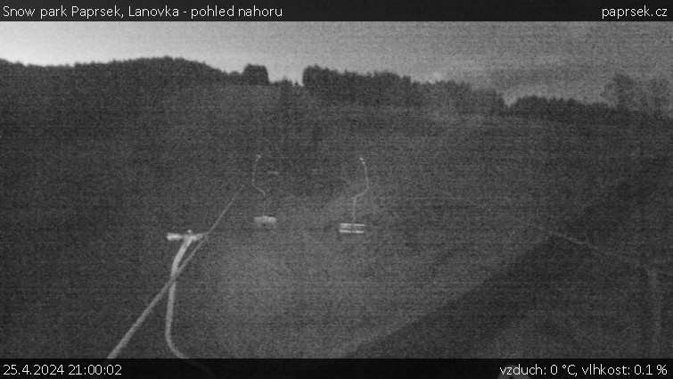 Snow park Paprsek - Lanovka - pohled nahoru - 25.4.2024 v 21:00