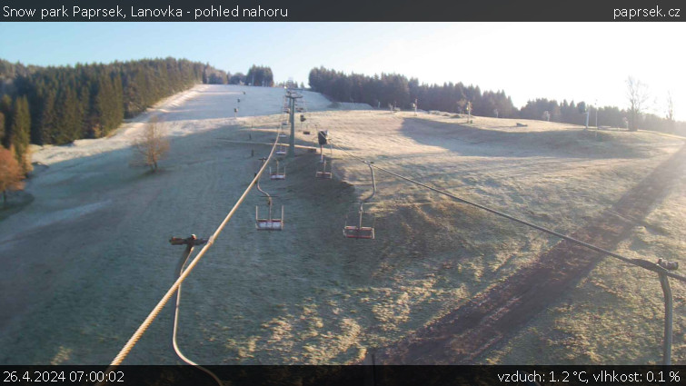 Snow park Paprsek - Lanovka - pohled nahoru - 26.4.2024 v 07:00
